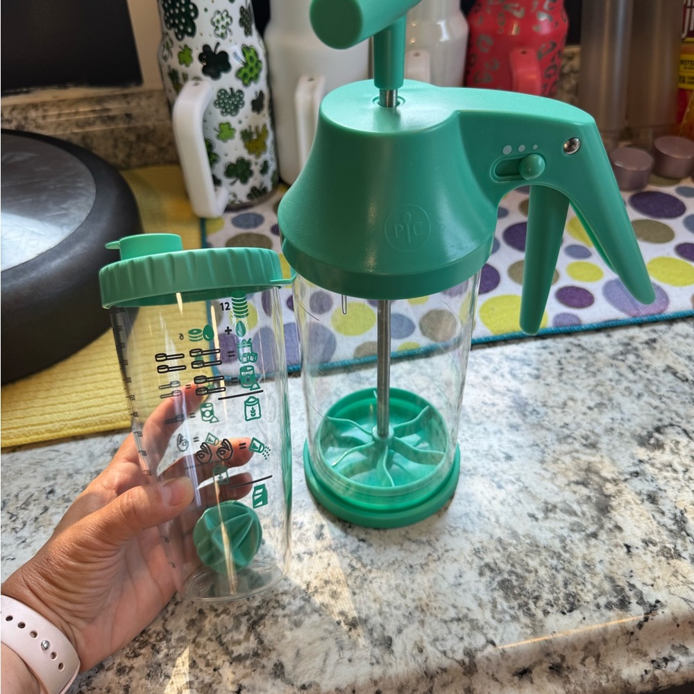 The Pampered Chef Batter Mixer & Dispenser